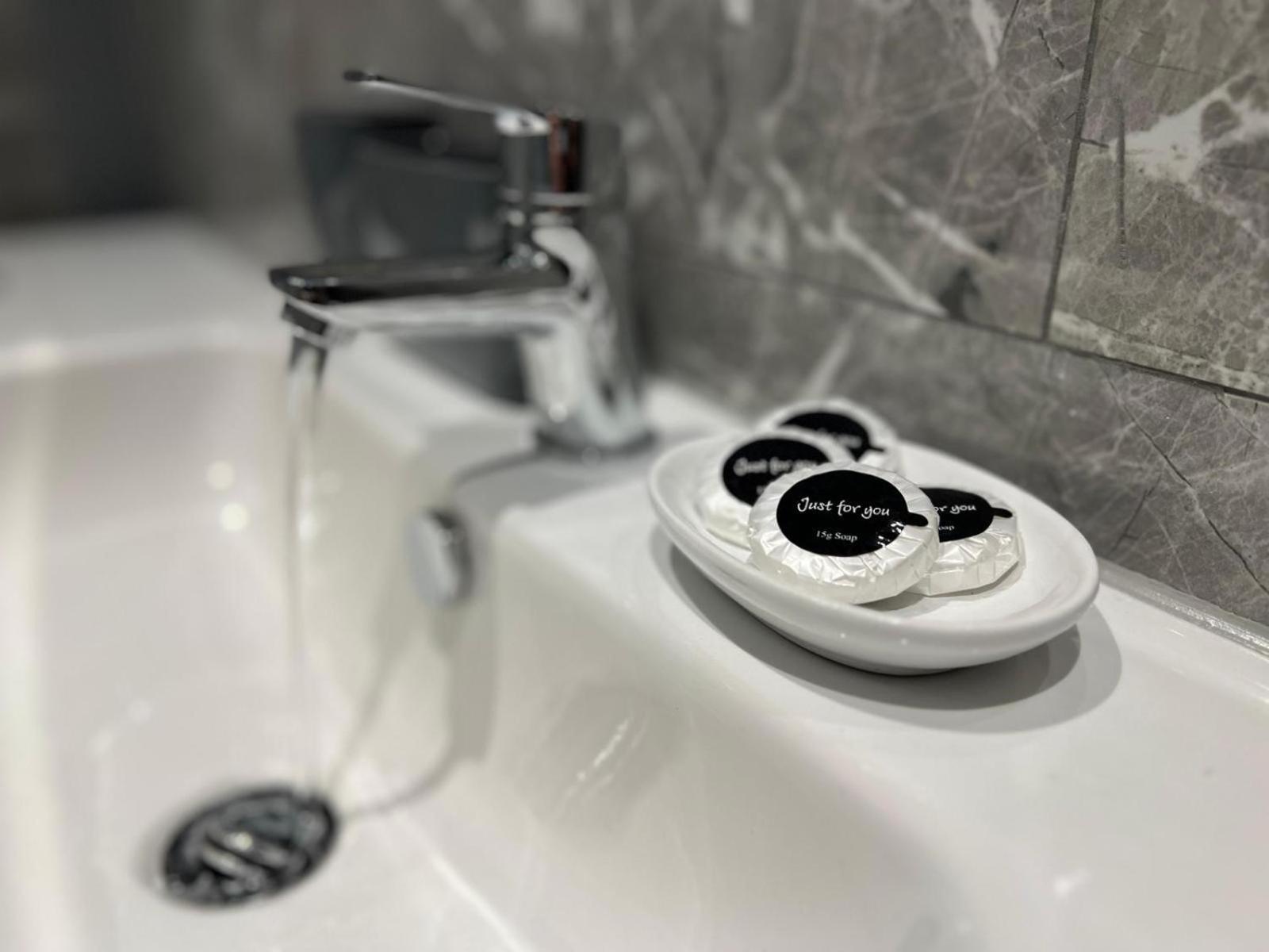 Whiskawaystays - Foregate Street - Apartment 4 Worcester Bagian luar foto